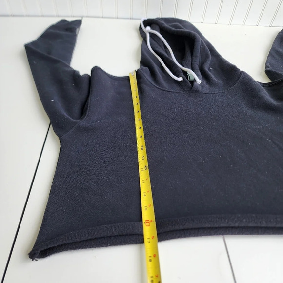 Wild Fable Women’s Cropped Hoodie Sweatshirt Black Ebony Pullover Sz M - Picture 6 of 10